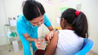 Niñas y adolescentes se podrán vacunar todos los domingos de octubre contra el virus del papiloma humano
