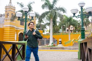 ¿Qué ciudad del Perú es la segunda más grande del mundo edificada sobre un desierto?