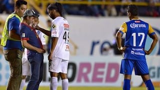 Ronaldinho firmó autógrafo a hincha en pleno partido en México