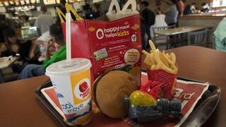 "Pruebe su Cajita Feliz": desafían a CEO de McDonald’s