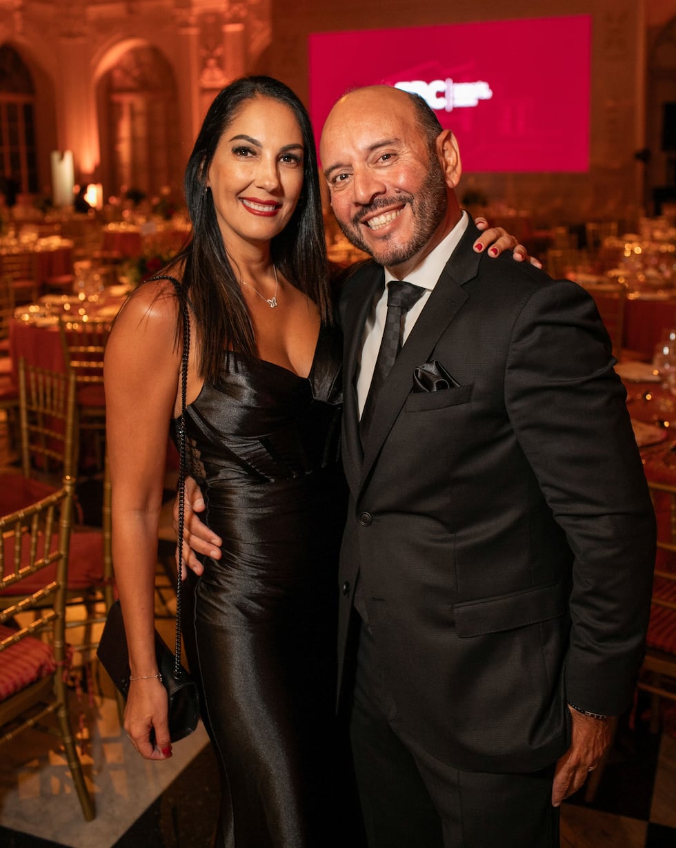 Renata Troiano y Rafael Villanueva asisten a la cita benéfica gestionada por la Fundación Peruana contra el Cáncer.