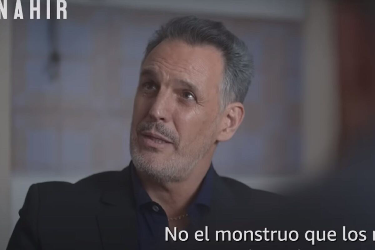 Nacho Gadano como Jorge Zonzin, el mánager que los padres de Nahir contratan, en la película argentina "Nahir" (Foto: Amazon Prime Video)