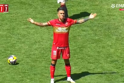 Se complica la ‘U’: Javier Sanguinetti marcó el empate de Sport Huancayo ante Universitario | VIDEO