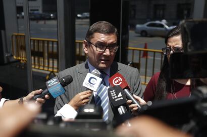 Detienen al fiscal Henry Amenábar recibiendo presunto soborno de U$S3 mil en un centro comercial