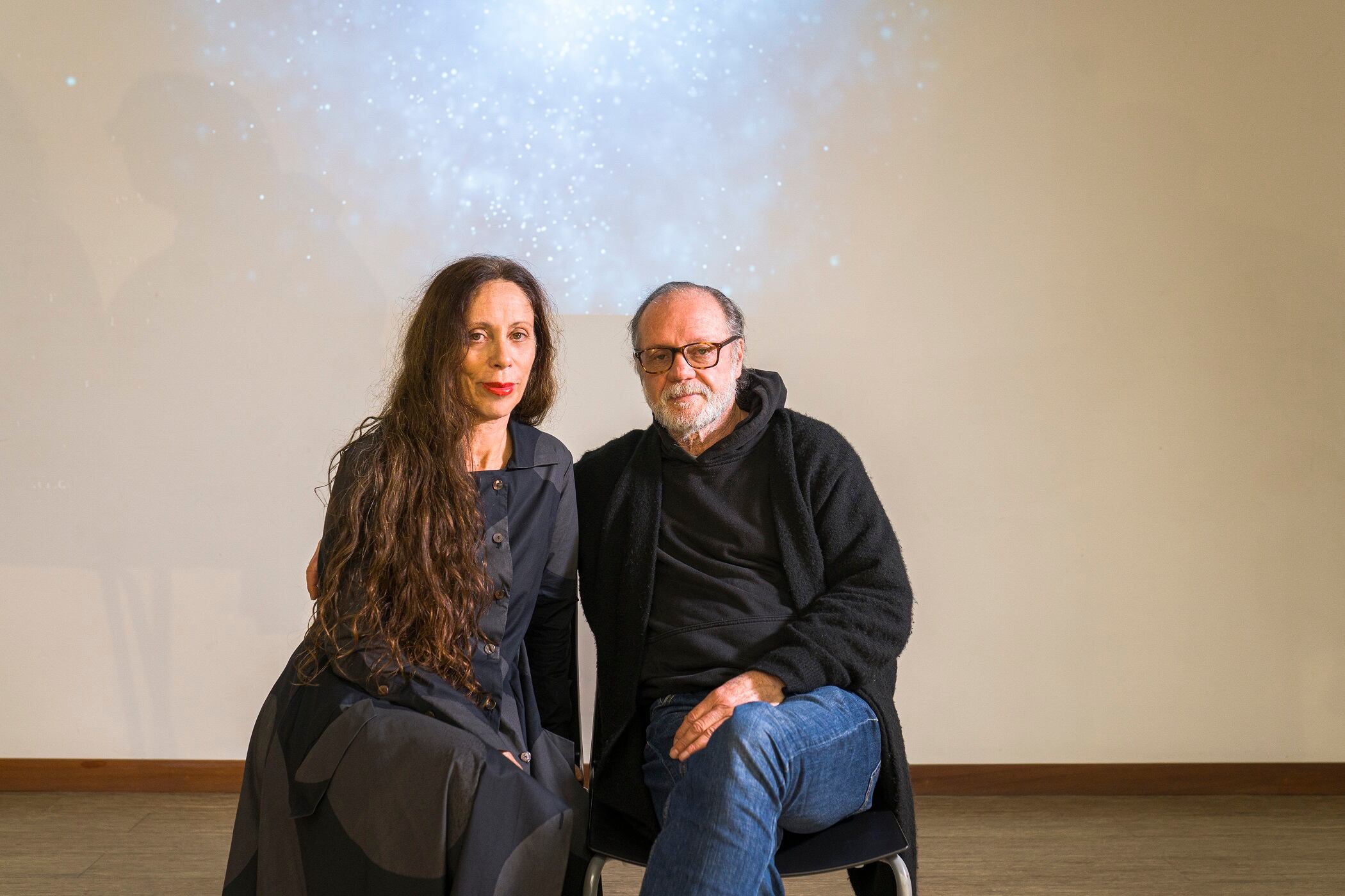 El director Óscar Naters y la coreógrafa Ana Zavala presentan ÍNTEGRO 1984-2024: Tensar el presente/Hilar el futuro, un espectáculo que reúne sus obras anteriores y otras actuales, acorde a la coyuntura.