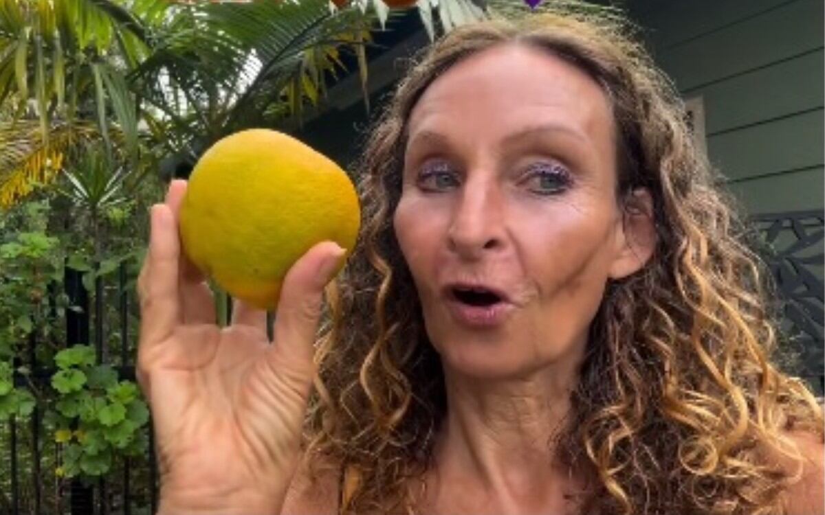 HISTORIA VIRAL: el motivo por el que la dieta frutariana de una mujer está causando controversia en las redes sociales. (Foto: @fruitisbeaut)