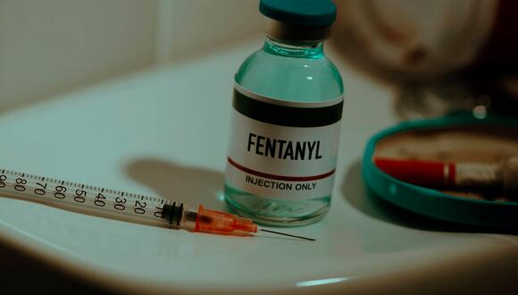 Un frasco que contiene fentanilo, sintetizado por primera vez en 1960 y utilizado originalmente como analgésico intravenoso. (Foto referencial de iStock)