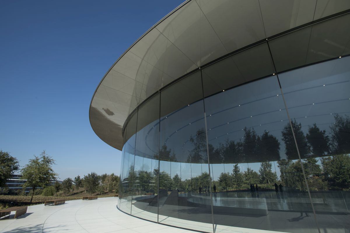 El Teatro Steve Jobs en el campus de Apple Inc. después de un evento en Cupertino, California.