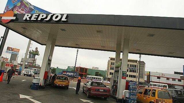 Gobierno busca regular precios de combustibles con compra de Repsol
