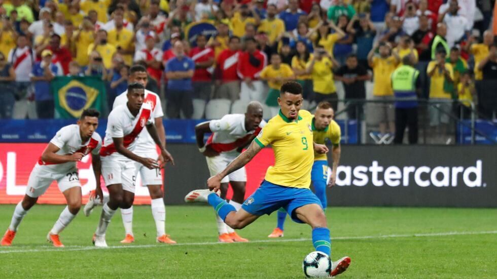 El historial de enfrentamientos Brasil-Perú rememora sendas goleadas a favor del 'Scratch', siendo las últimas de ellas en ediciones de Copa América. (Fuente: AFP)