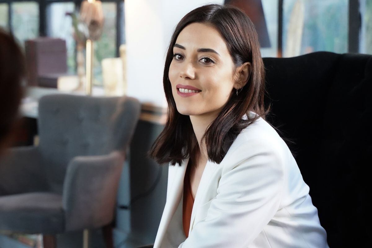 Cansu Dere interpreta a Asya en "Infiel" (Foto: Medyapım)