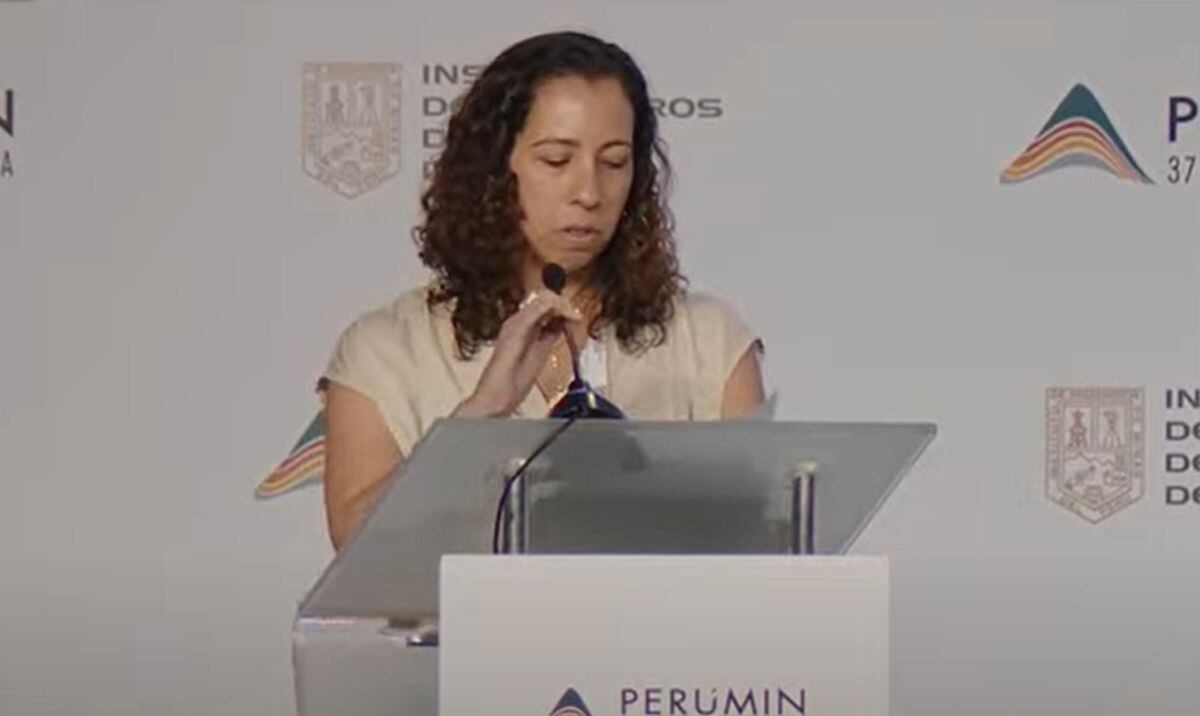 Jimena Sologuren, presidenta de Perumin 37 , durante la ceremonia de clausura de la convención en Arequipa