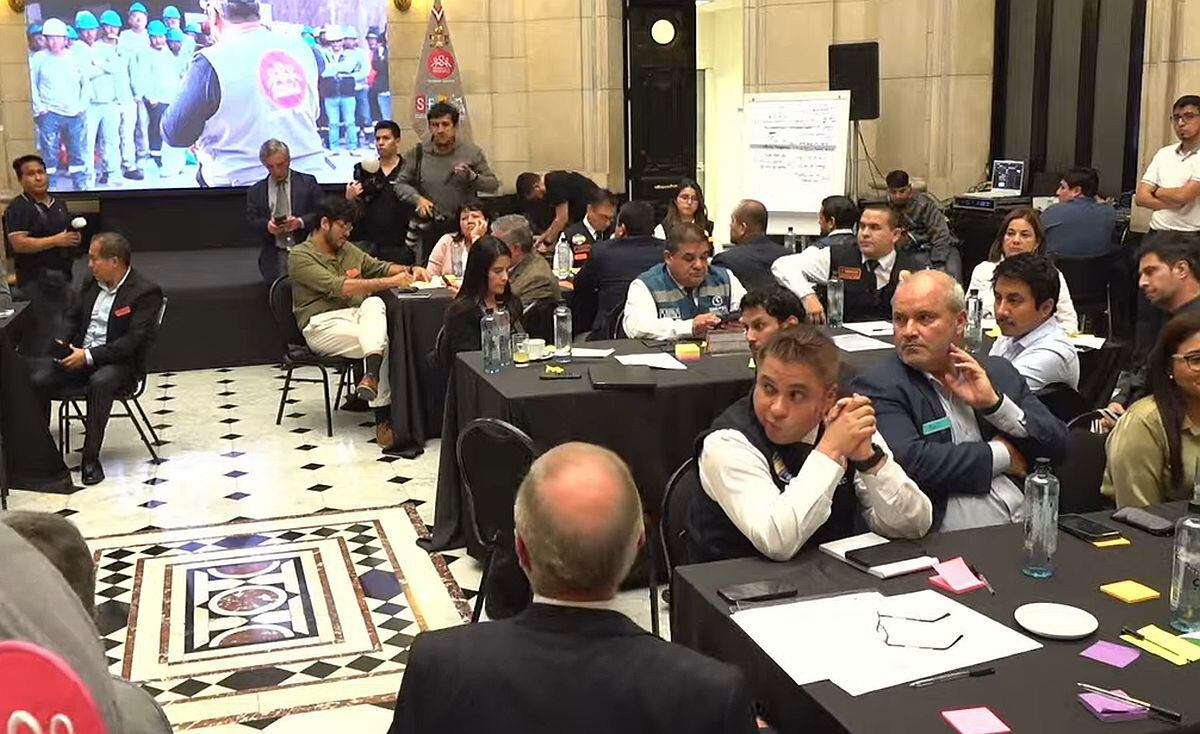 Los grupos de trabajo dan a conocer sus propuestas en materias de Salud, Logística, Infraestructura, Comunicaciones, Ayuda Humanitaria y Gestión.