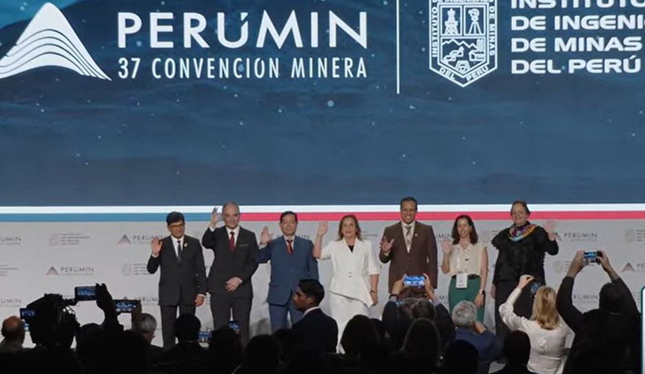 La foto oficial del cierre de la convención minera Perumin 37 en Arequipa