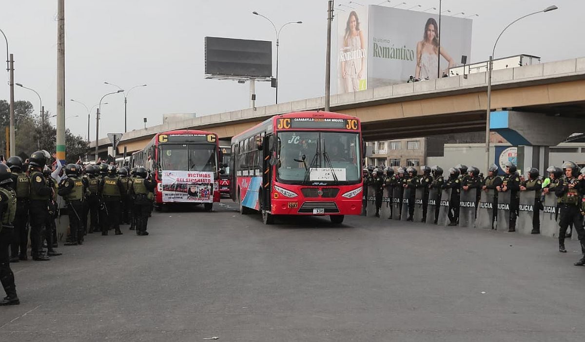 Transportistas desbloquean el acceso a la Panamericana Norte en el óvalo Habich | Foto: Jesús Saucedo / @photo.gec
