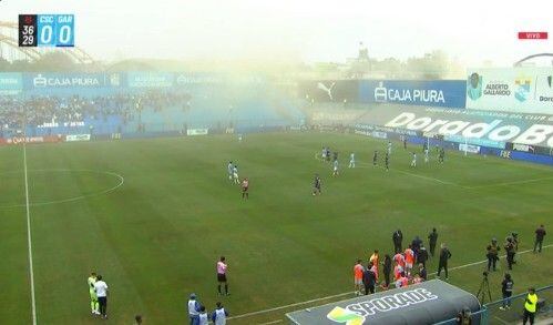 El sismo ocurrió mientras se disputaba el Sporting Cristal vs. Deportivo Garcilaso. Debido al movimiento telúrico se generó una polvareda dentro del estadio que está cercano al Río Rímac.