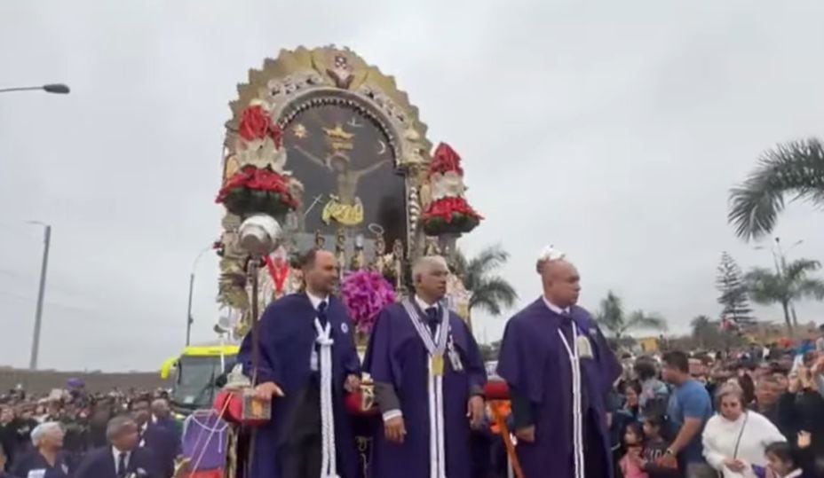 Los vecinos de Pueblo Libre salen al encuentro del Señor de los Milagros