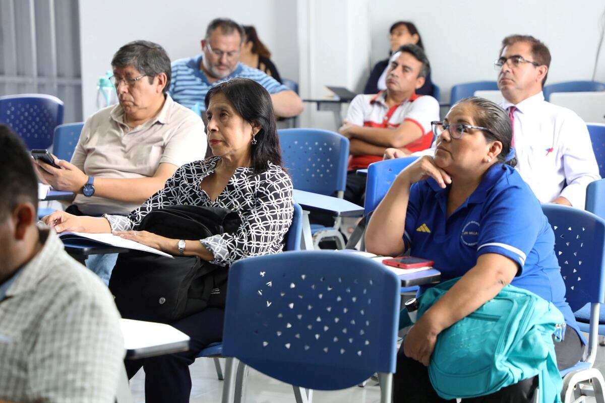 El modelo peruano reconoce a los maestros como actores clave para despertar el interés por la ciencia y acompañar procesos de investigación escolar. (Foto: Concytec)