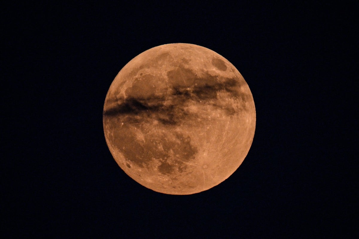 La NASA prepara su primera misión tripulada alrededor de la Luna desde la era Apolo, mientras SpaceX avanza con una nueva versión de su megacohete Starship. (Foto: AFP)