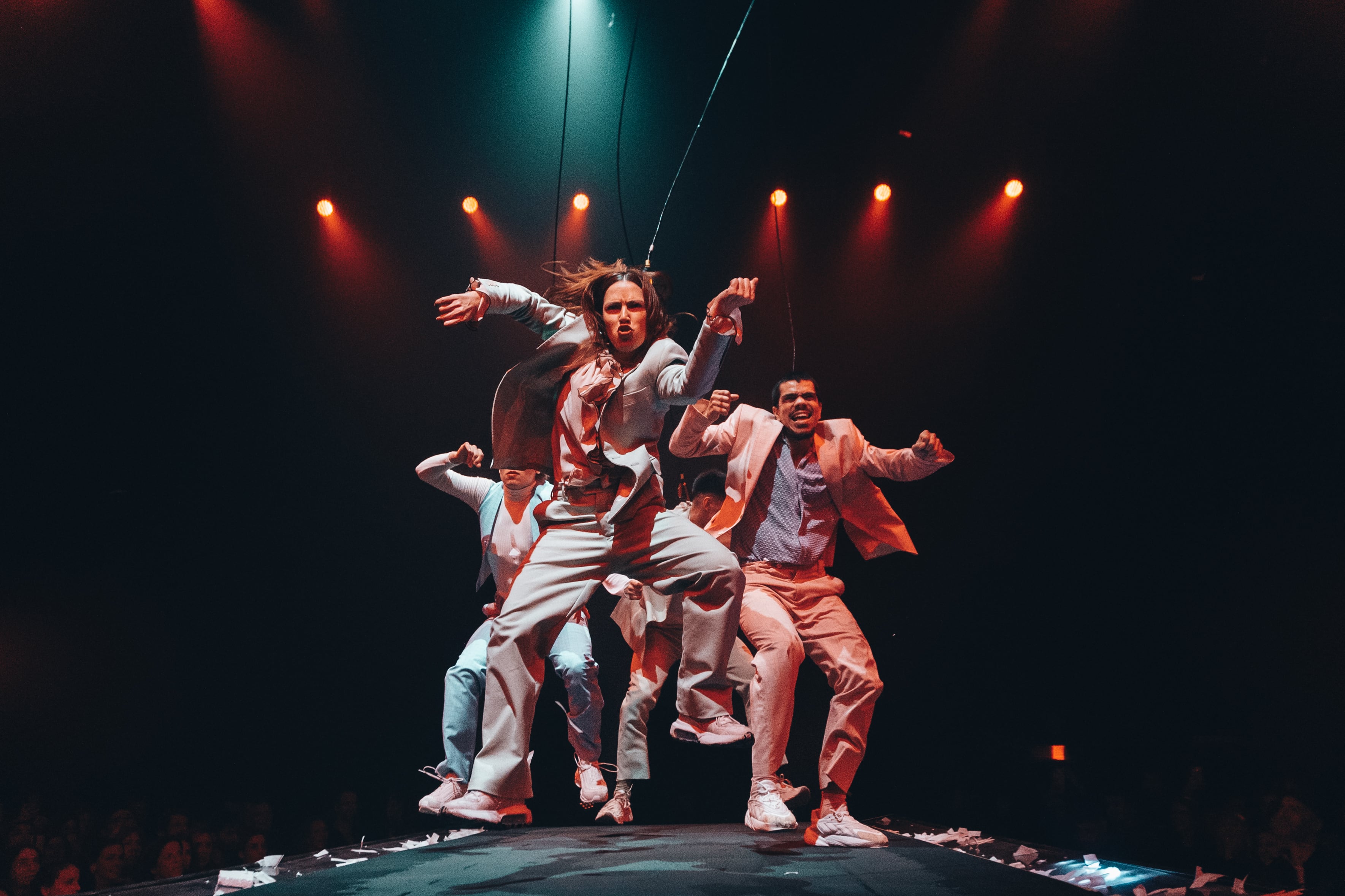 Algo que ya se ha replicado en otros países, es la inclusión de artistas locales en la puesta en escena. En “Aven”, participarán figuras como Carolina Cano y Marco Zunino. (Foto: Fuerza Bruta)