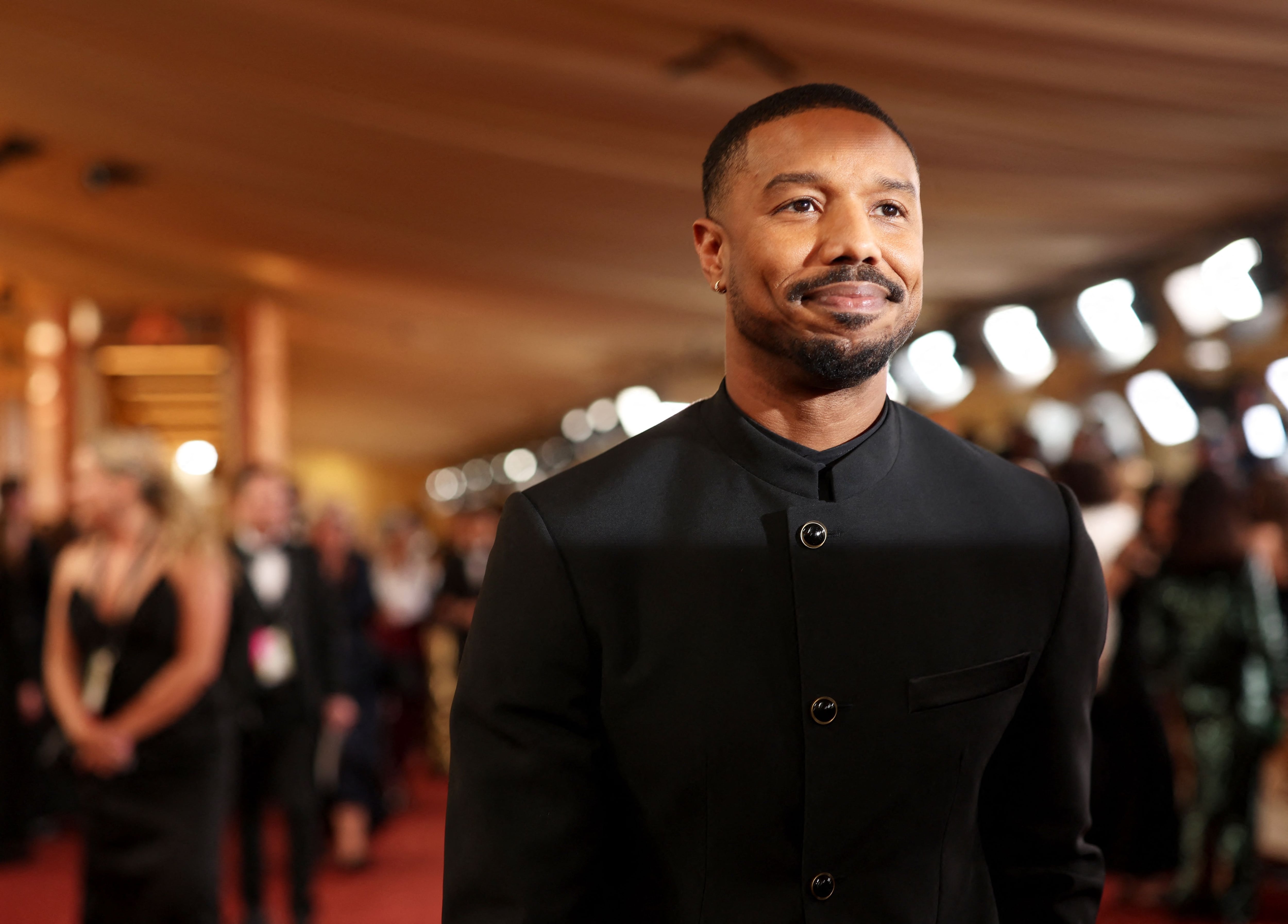 Michael B. Jordan se lleva el Oscar a Mejor Actor por su actuación en Sinners, donde interpreta un doble papel como los gemelos Smokestack. Su destacada interpretación fue reconocida en los 98th Academy Awards. (Foto: Valerie Macon / AFP)