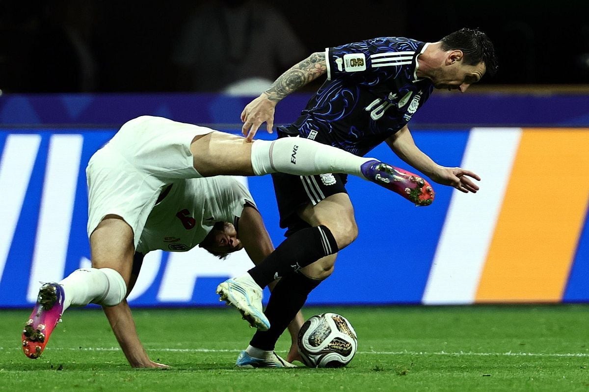 Primer tiempo muy trabado, jugado con más fuerza que fluidez. Argentina e Inglaterra no regalan nada en Atlanta | Foto: EFE/EPA/RONALD WITTEK