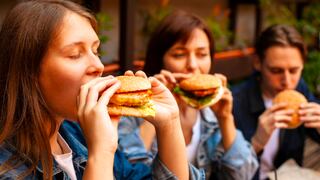 ¿Sabías que el abuso de comida rápida causa más cirrosis que el alcohol?