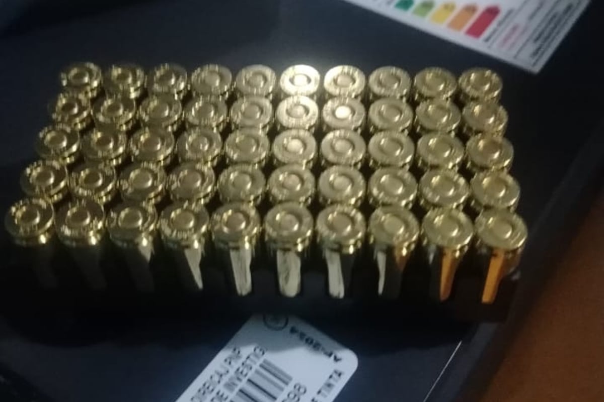 Durante el operativo, la Fiscalía y la Policía incautaron más de 280 municiones de distintos calibres, presuntamente utilizadas por la organización criminal ‘Los Piratas’. (Foto: Difusión)