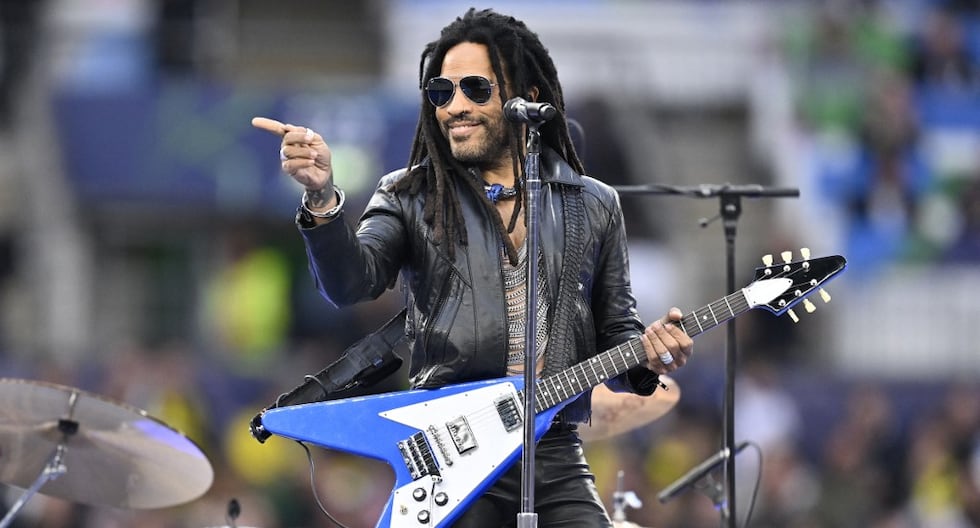 US singer Lenny Kravitz performs on stage prior to the UEFA Champions League final football match between Borussia Dortmund and Real Madrid, at Wembley stadium, in London, on June 1, 2024. (Photo by INA FASSBENDER / AFP)