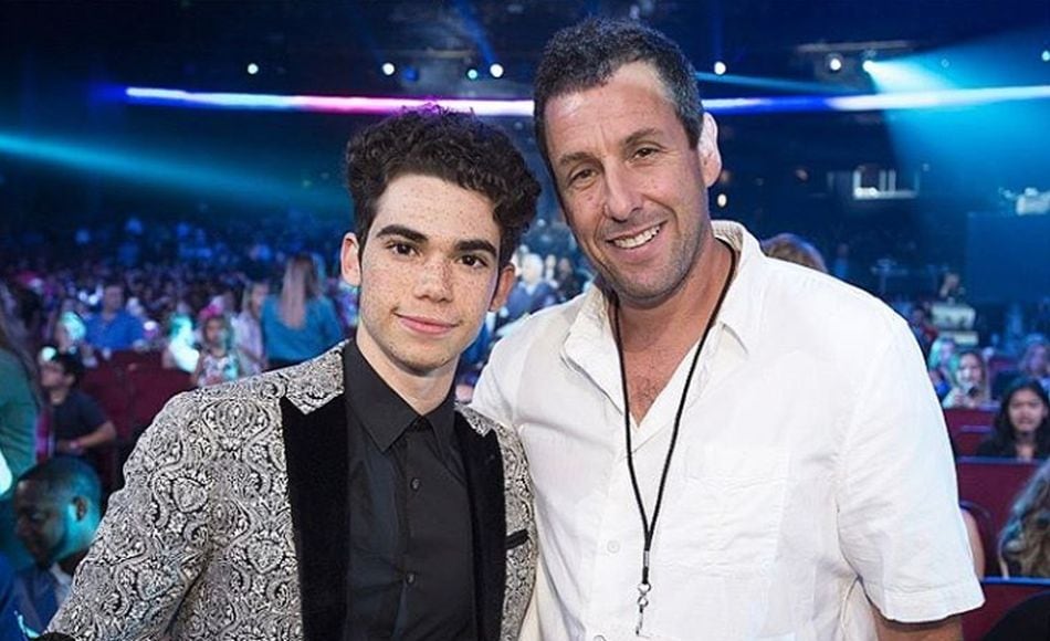El actor Adam Sandler no pudo ocultar su tristeza por la muerte de quien fue su hijo en la ficción en la película "Grown Ups" (Foto: Cameron Boyce / Instagram)