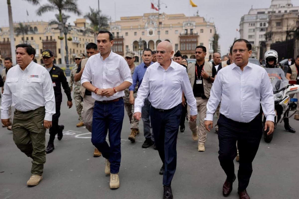 El presidente José Jeri, el premier Ernesto Álvarez, y ministros. Foto: PCM.