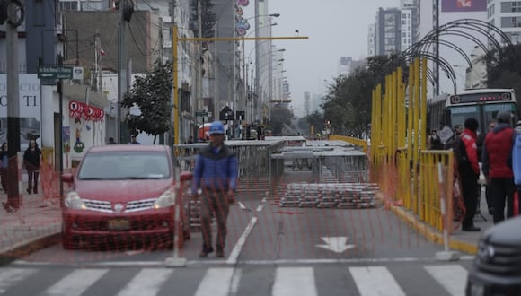 Comienza la instalacion de estrados en la cuadra 17 de la avenida Brasil por el Desfile Militar. (Foto: Hugo Perez / @photo.gec)