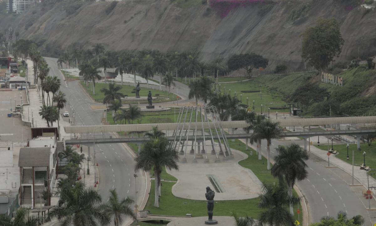Así se aprecia desde Chorrillos la Costa Verde, completamente cerrada por la alerta de tsunami emitida por la Marina | Foto: Britanie Arroyo / @photo.gec