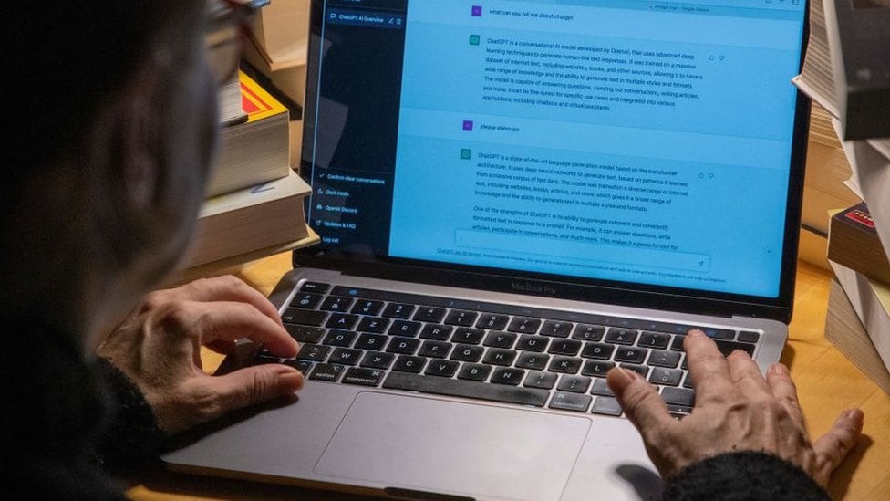 Especialistas sugieren incorporar el ChatGPT a los chatbots empresariales. (Foto: stock)