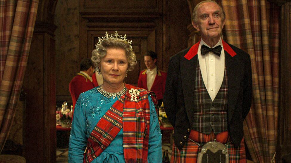 Imelda Staunton y Jonathan Pryce en "The Crown 5". (Foto: Netflix)
