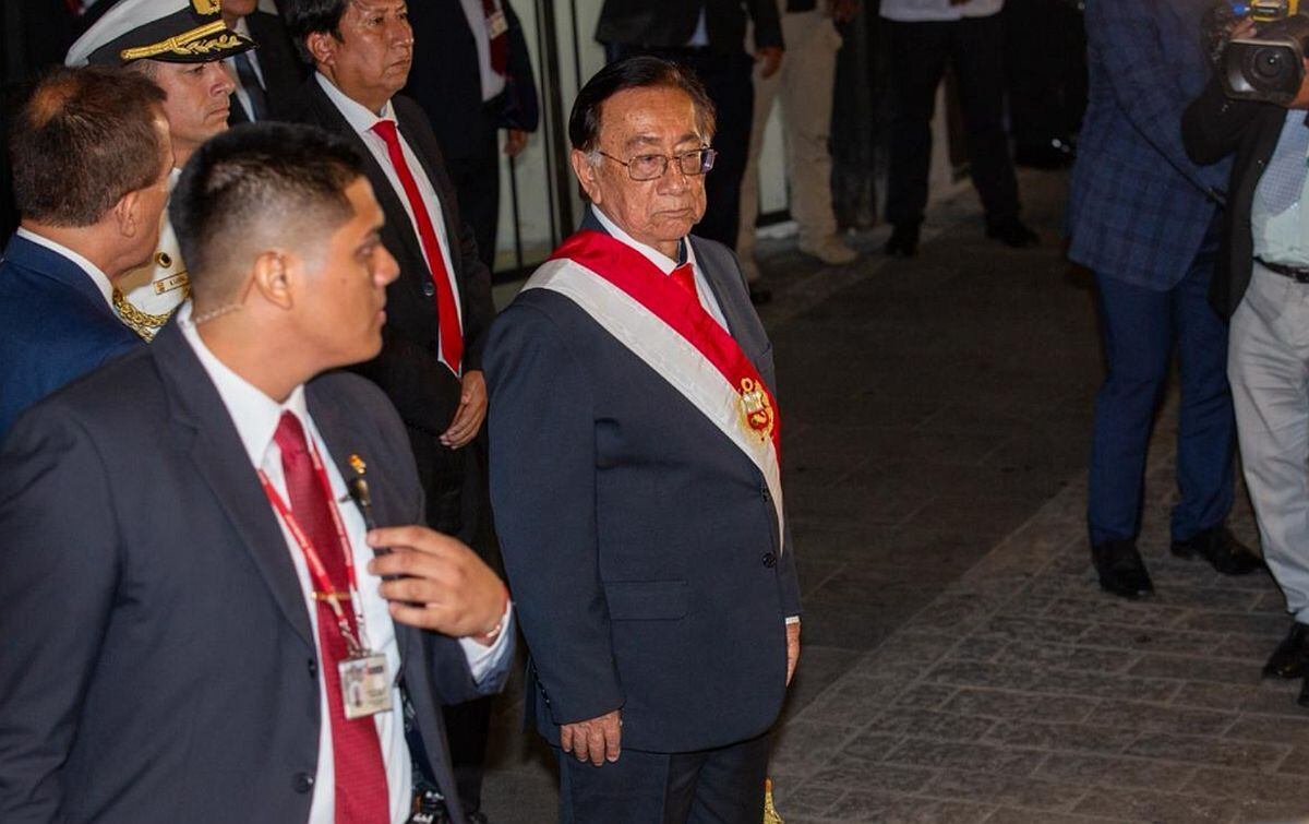 José María Balcázar en sus primeros minutos como presidente de la República | Foto: Fernando Sangama / @photo.gec