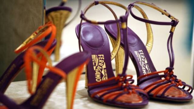 Ferragamo pone microchips en zapatos para combatir la piratería