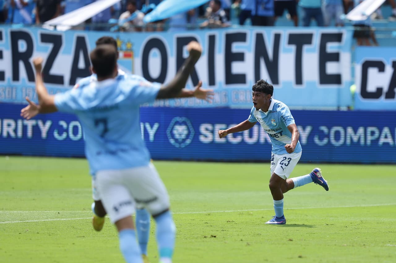 Maxloren Castro y su celebración tras marcar el 1 a 0 parcial ante Sport Boys. Foto: Jesús Saucedo EC.