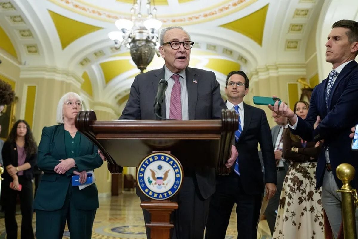 Fotografía de archivo del líder de la minoría del Senado de Estados Unidos, Chuck Schumer (demócrata por Nueva York). Foto: EFE/EPA/AARON SCHWARTZ