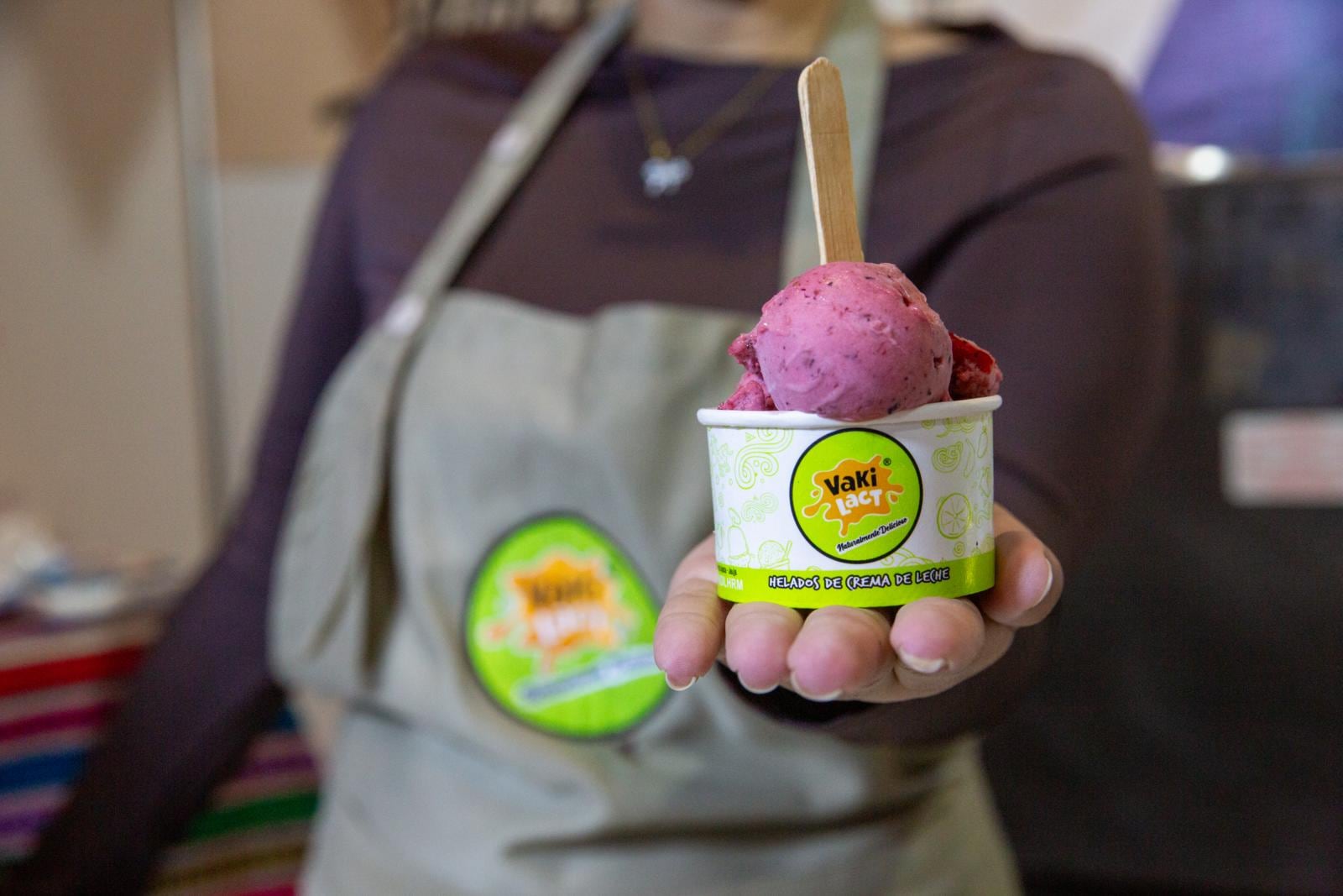 En la feria también se ofrecen helados de varios sabores. (Foto: Fernando Sangama/ GEC)