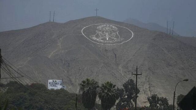 No solo en cerro: jefe de Diroes luce nombre en tanque de agua