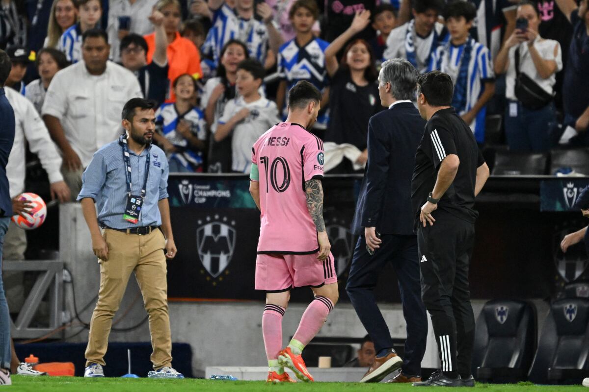 Lionel Messi fue blanco de burlas por parte de hinchas mexicanos durante el Monterrey - Inter Miami. (Foto: YURI CORTEZ / AFP).
