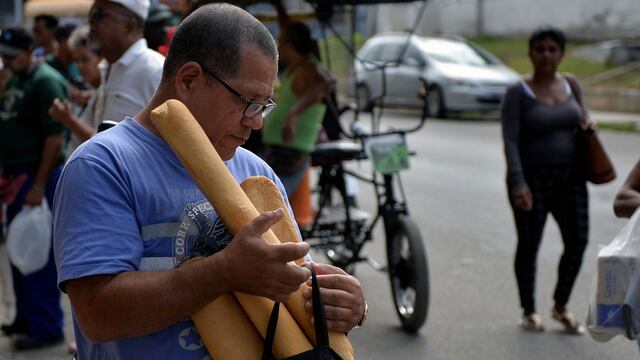 "¿Ya salió el pan?" Falta de harina complica abastecimiento en Cuba