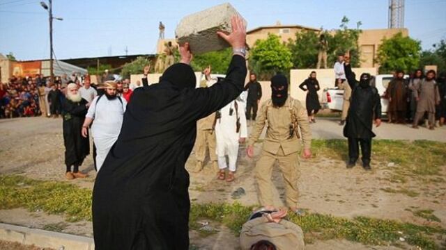 Estado Islámico ajustició a 2 hombres por matar a 3 mujeres
