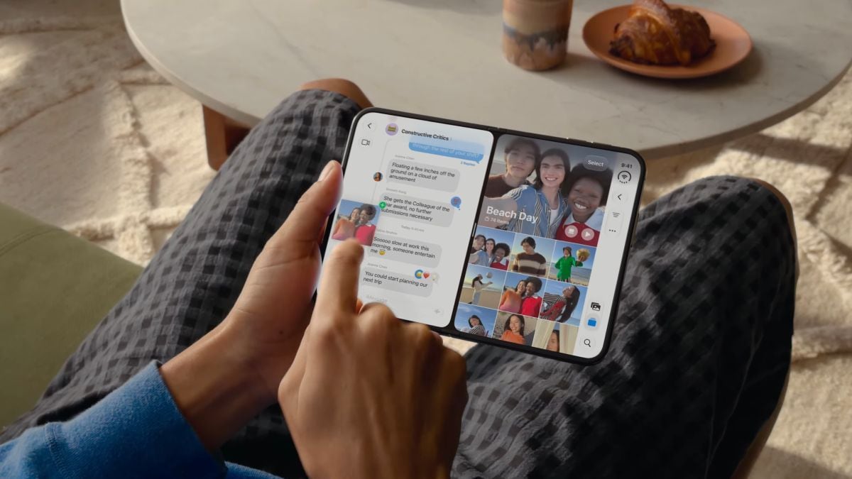 Apple asegura que ha adaptado sus apps para la pantalla de mayor tamaño del iPhone Duo. Una de las cuestiones más interesantes es que puedes poner un app en cada una de las mitades de la pantalla interior.
