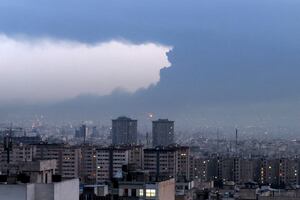 Lluvia ácida en Irán: la OMS advierte sobre peligros para la salud tras ataques a sitios petroleros