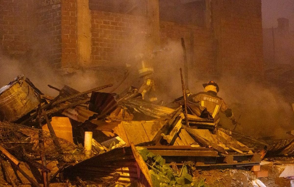 Las fotos del voraz incendio que afectó a más de 100 viviendas en Pamplona Alta | GALERÍA