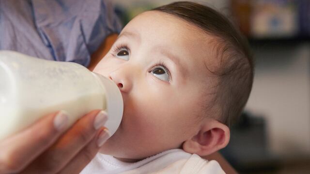 5 claves para entender la grave crisis de escasez de leche de fórmula en EE.UU. 