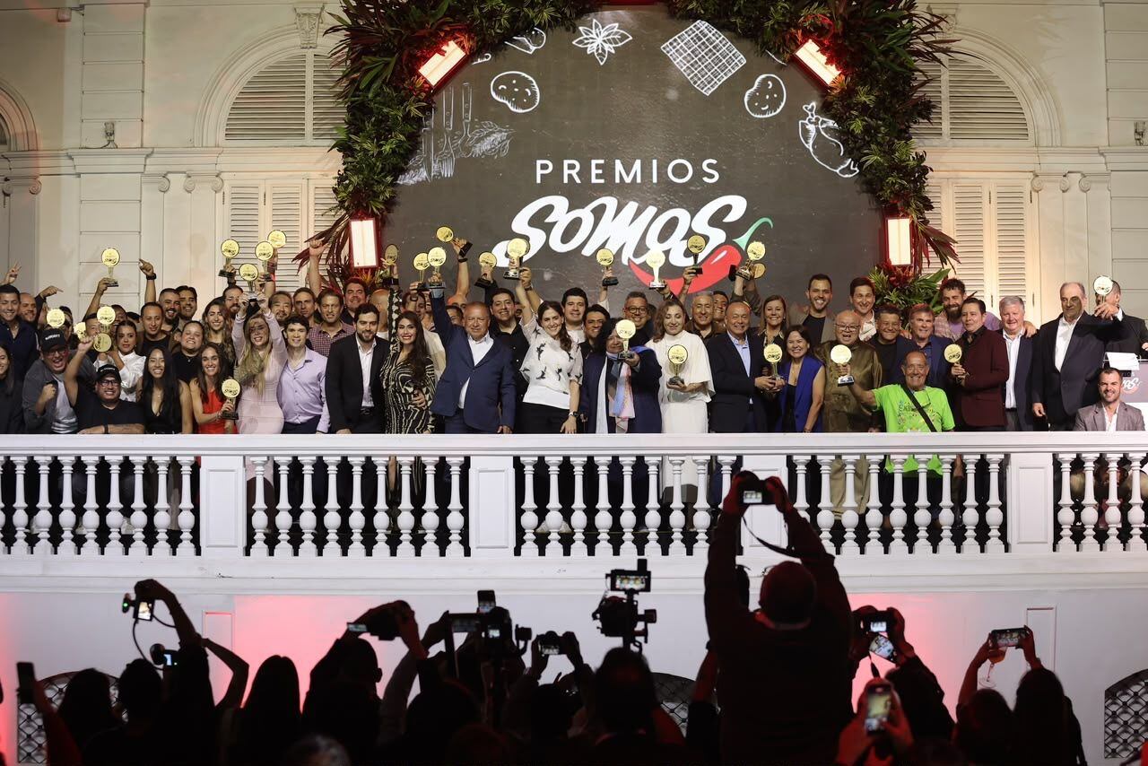 Con esta imagen de todos los ganadores de la gala, cierra la cuarta edición de los Premios Somos. (Foto: Joel Alonzo)