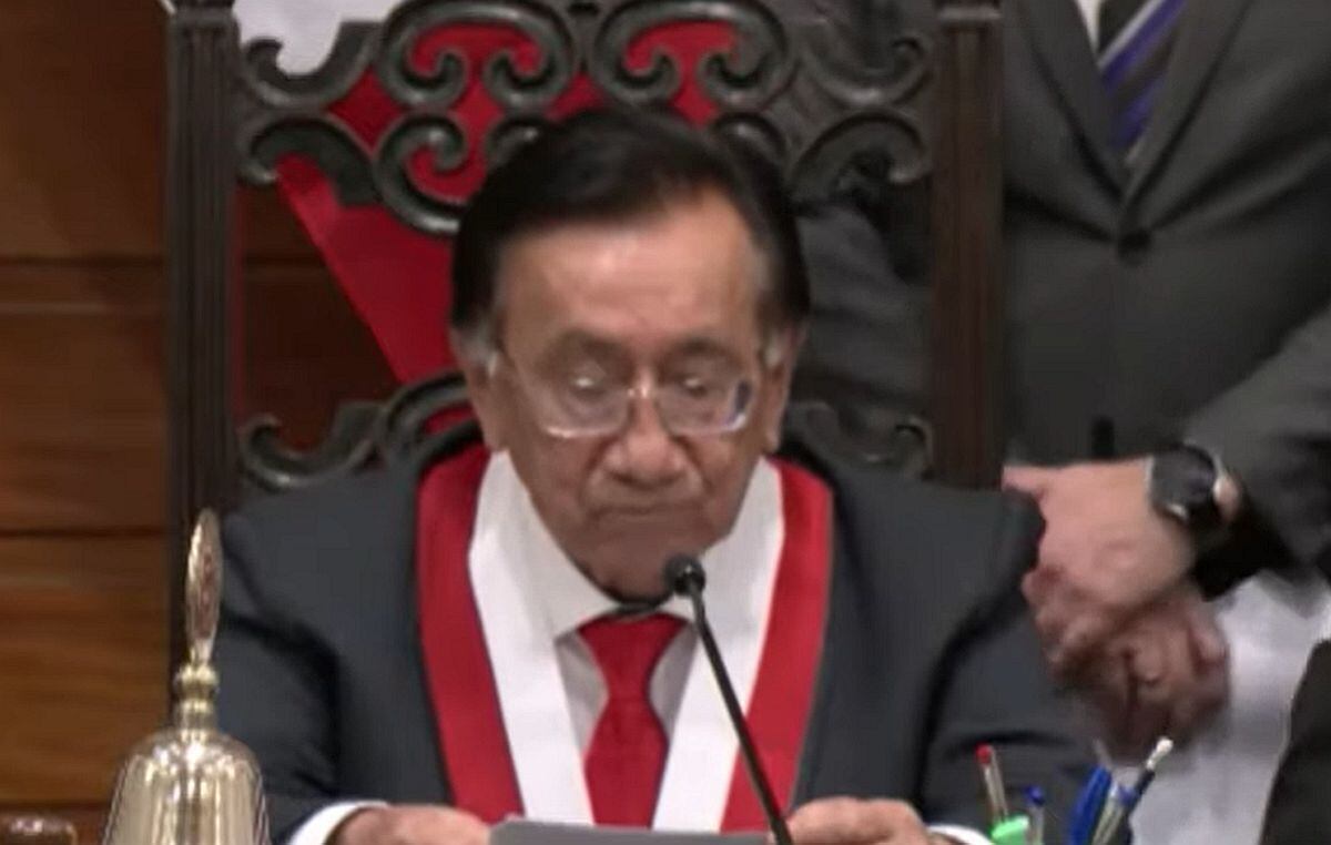 José María Balcázar suspendió por breve término la sesión plenaria.